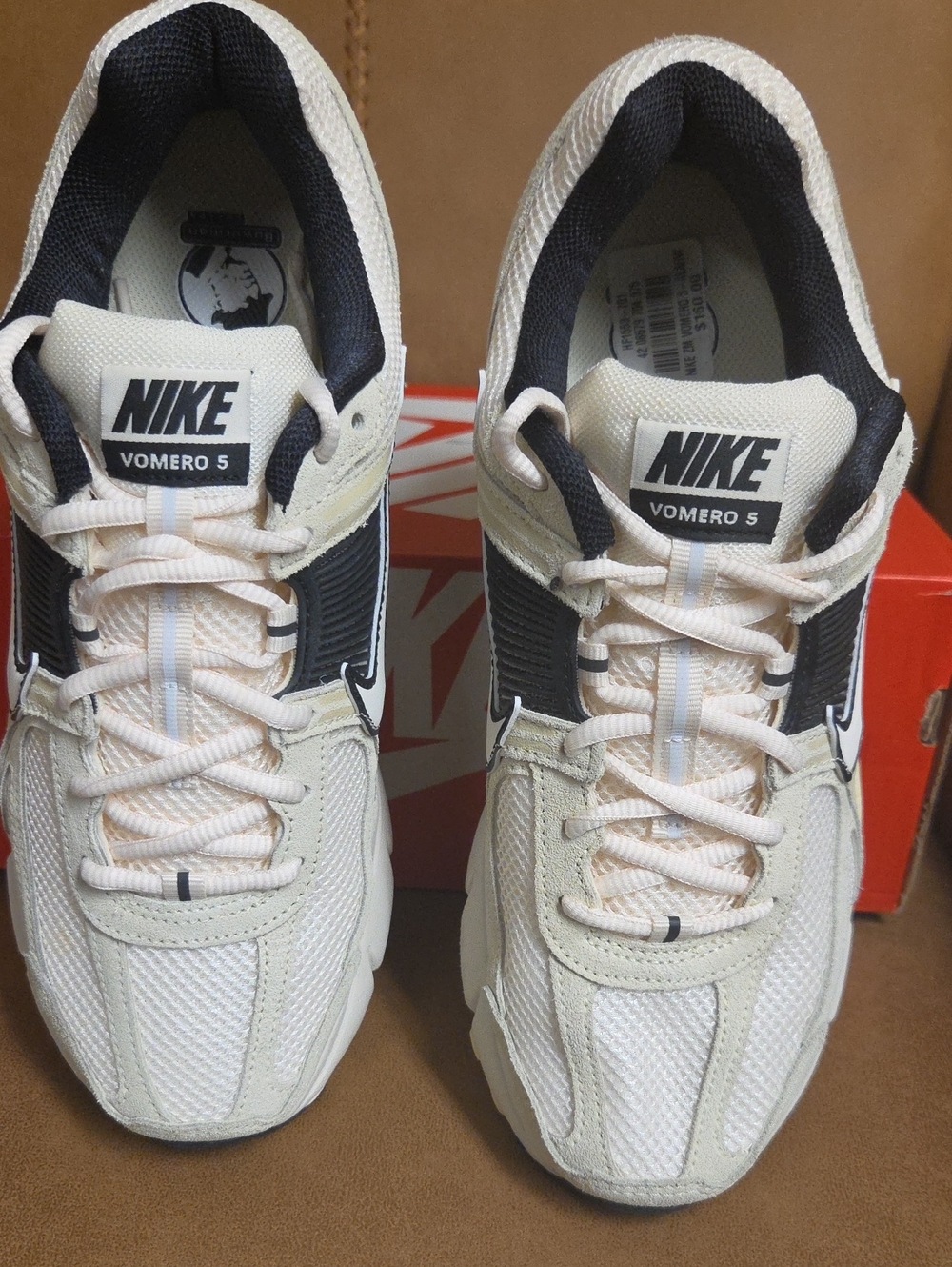Nike Zoom Vomero 5 Cream/Black